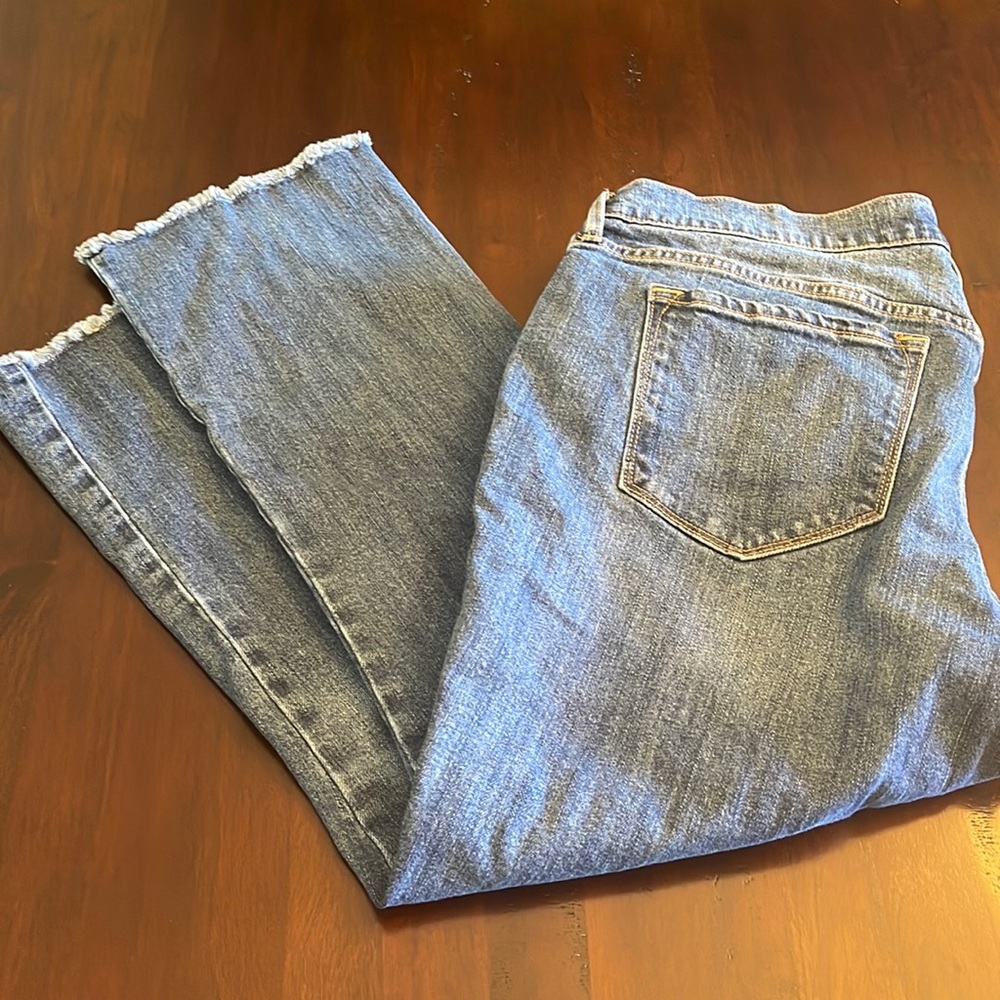 Ragged Edge Cropped Flare Jeans